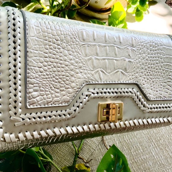 SILVER METALLIC CROCO EMBOSSED STUNNING CLUTCH/CHAIN STRAP/NWT⭐️ WESTERN CHIC - Picture 7 of 10